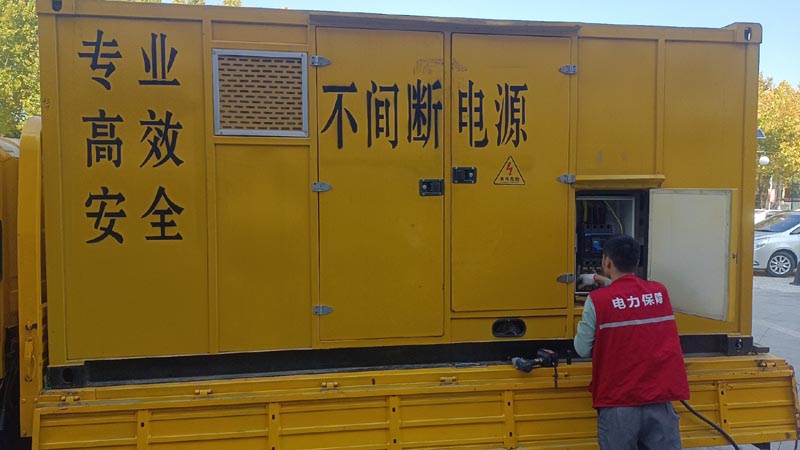 商城柴油发电机组和UPS电源配合使用时，如何避免切换过程中的电力中断？